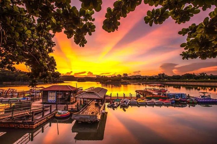 虎頭埤湖畔夕陽美景。　圖：台南市政府新聞及國際關係處／提供