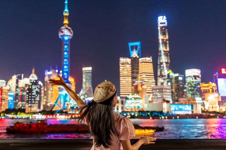 從古城到繁華首都，炫麗夜色為城市換上不同面貌，也為旅程開啟另一種探索。　圖：shutterstock／來源
