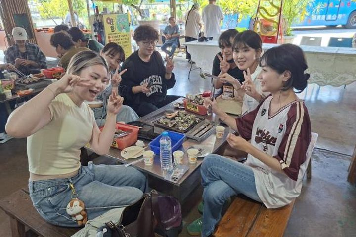 ▲品嘗超鮮的海味。　圖：臺南市政府農業局／提供