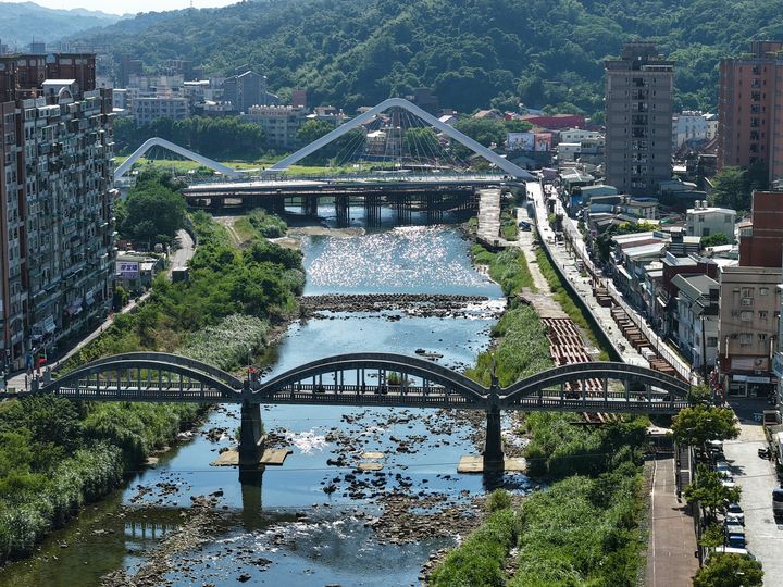 ▲鳶山、長福橋與三峽橋景色相互輝映。　圖：新北市政府水利局／提供