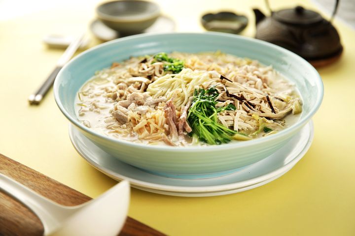 ▲雞絲乾絲韭菜麵（亨味食堂）。　圖：桃園市政府觀光旅遊局／提供