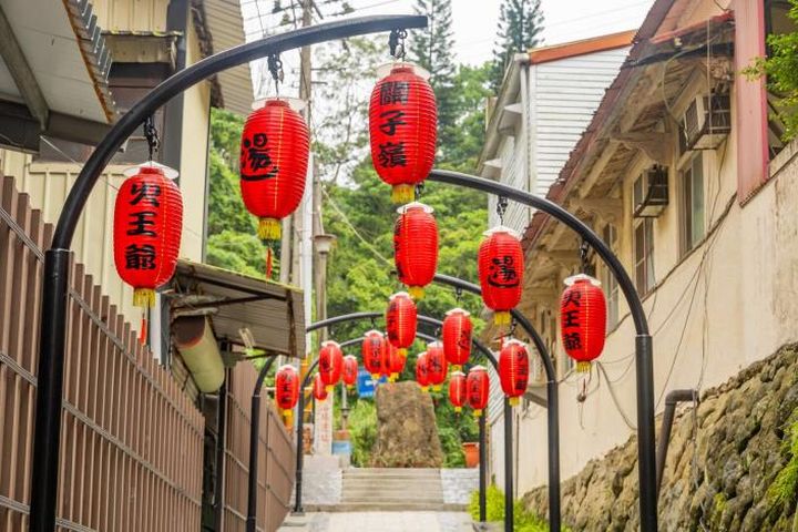 走訪白河「關子嶺溫泉」，享受泡湯療瘉魅力。　圖：臺南市政府觀光旅遊局／提供