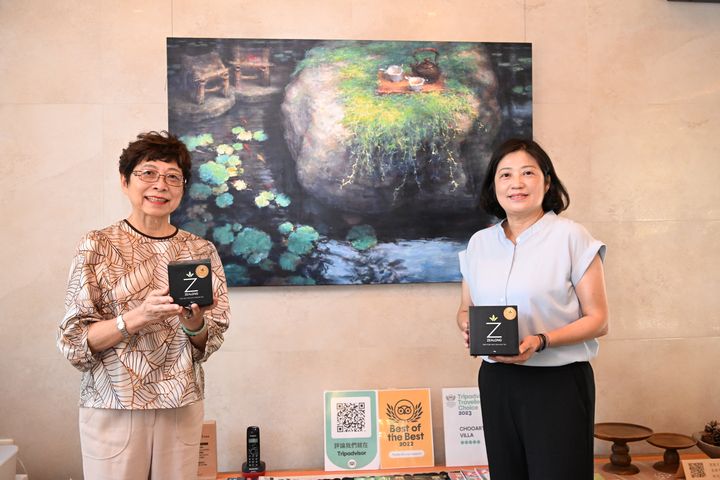 ▲（左起）台灣旅遊交流協會執行委員會主委賴瑟珍、樹也Villa營運長陳美邑。　記者-王政／攝