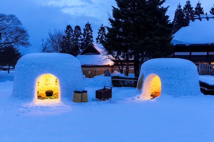 ▲日本秋田知名的「雪屋」（かまくら），每年約2月份在橫手市登場。　圖：shutterstock／來源